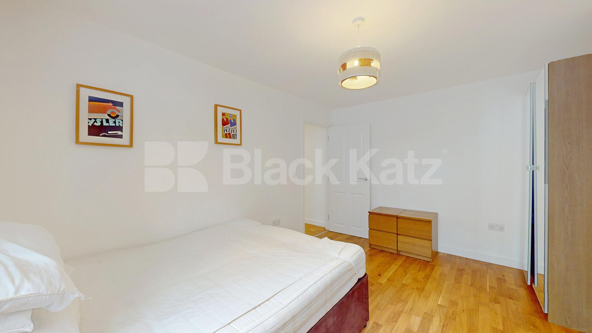 Refurbished Refurbished Two Bedroom Flat in Elegant Period Conversion Rochester Road, Camden